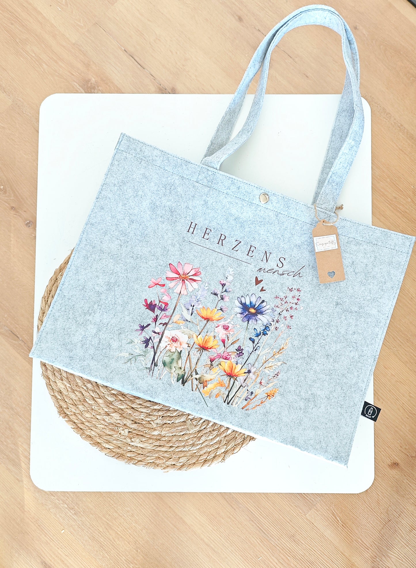 Filztasche L mit Druckknopf "Herzensmensch"
