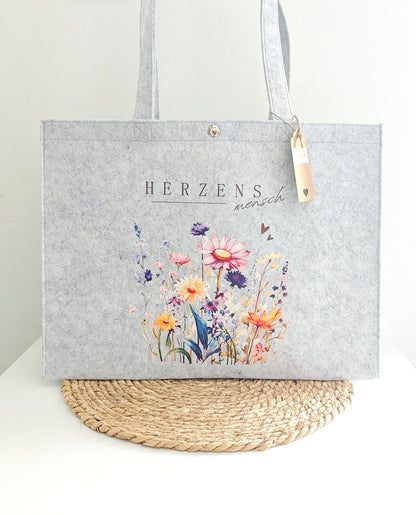 Filztasche L mit Druckknopf "Herzensmensch"